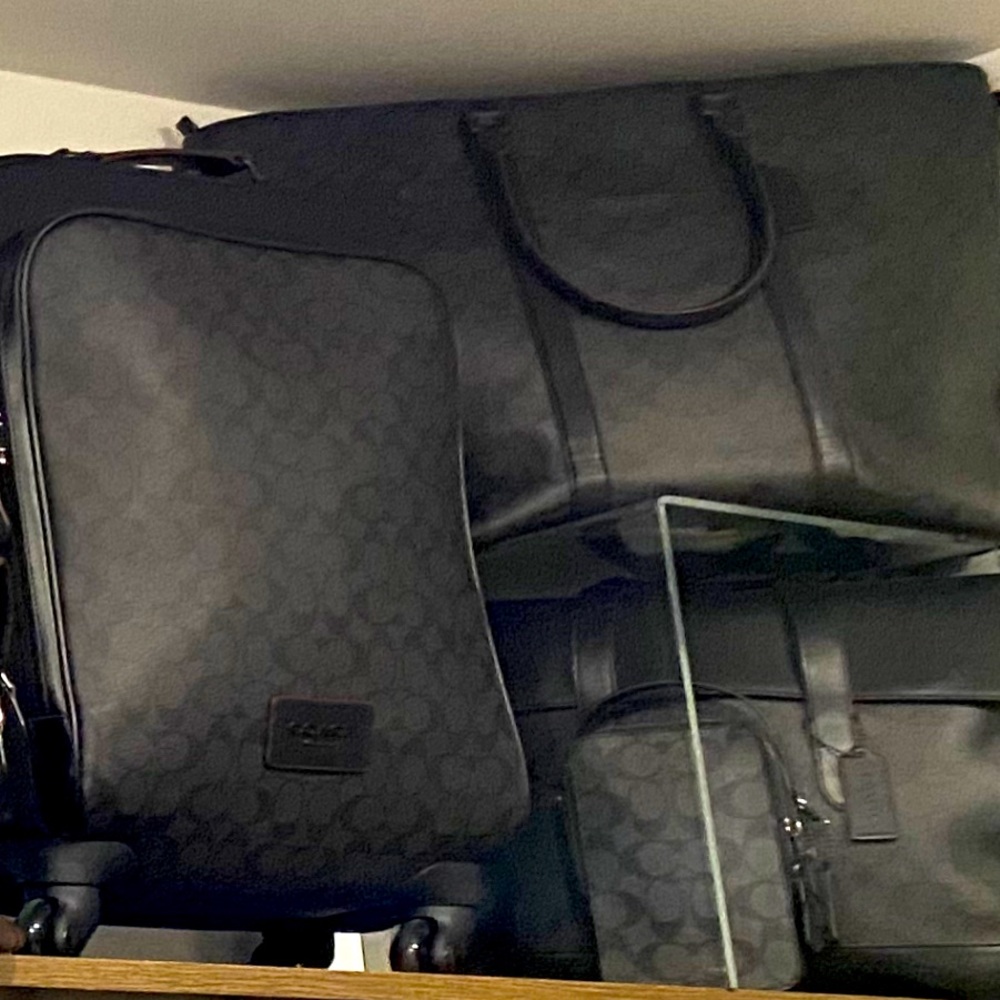 COACH   Wheeled Carry on In Signature Canvas-BLACK